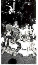 Dolores' party, 1950-2.jpg (63725 bytes)