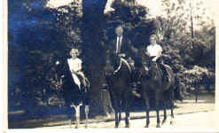 Poppy and Martin girls.jpg (81740 bytes)