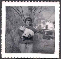 Ronnie's cat & Pam c.1954-n.jpg (41699 bytes)