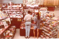 SyossetSweetShop-Evelyn1.jpg (81962 bytes)