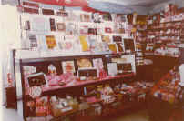 SyossetSweetShop-LoftCandyDisplay2.jpg (65881 bytes)