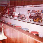 SyossetSweetShop-RichardHaas.jpg (48986 bytes)