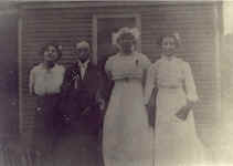 SyossetWedding_1916_1-n.jpg (57103 bytes)