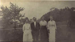 SyossetWedding_1916_3-n.jpg (91240 bytes)