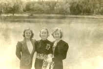 TodPond-Nellie, Carrie, Stella.JPG (78331 bytes)