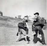 chicken_fight_hofgrens_hill.jpg (53076 bytes)