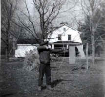 march_2005_ronnie_berg_with_bow-n.jpg (61251 bytes)