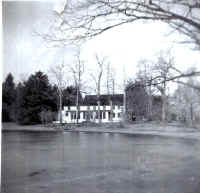 march_2005_tod_house_pond-n.jpg (48280 bytes)