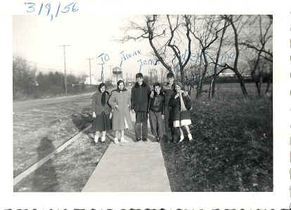 part1_shirlee_on_way_to_town.jpg (88810 bytes)