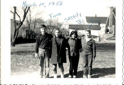 part1_tomW_sandy_Jo_tomL.jpg (98483 bytes)